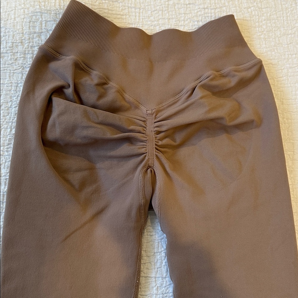 Bombshell Sportswear Beige High-Waist Seamless Leggings - Picture 7 of 8